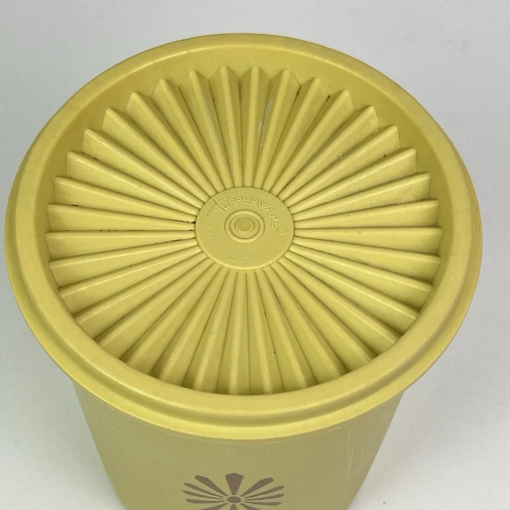 Vintage Servalier 5 Cup Harvest Gold Tupperware Canister With Lid 811-3